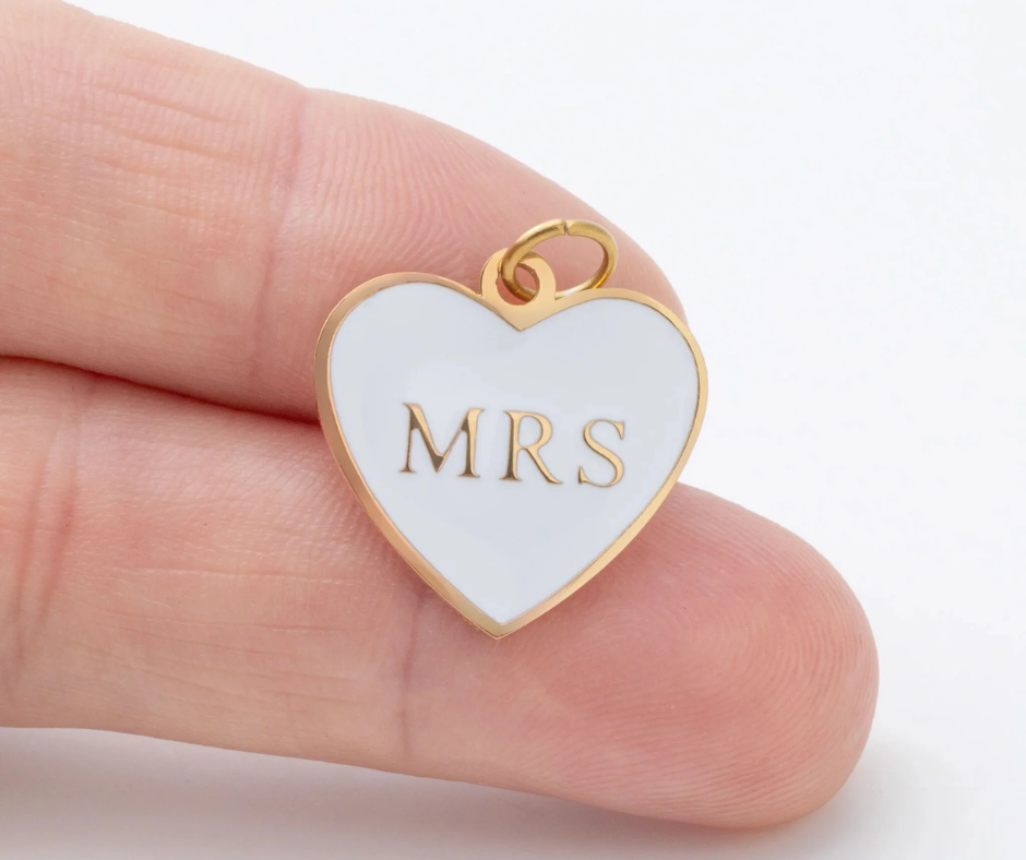 LUX White Heart Mrs Charm