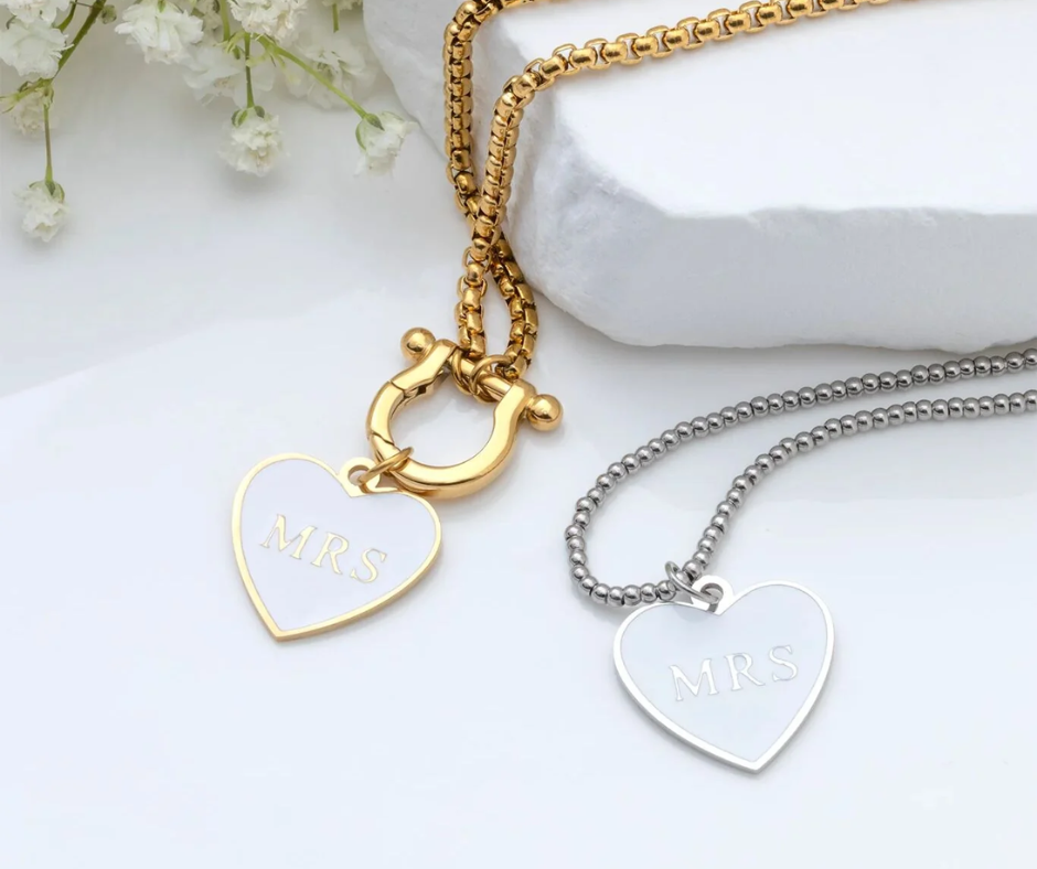 LUX White Heart Mrs Charm