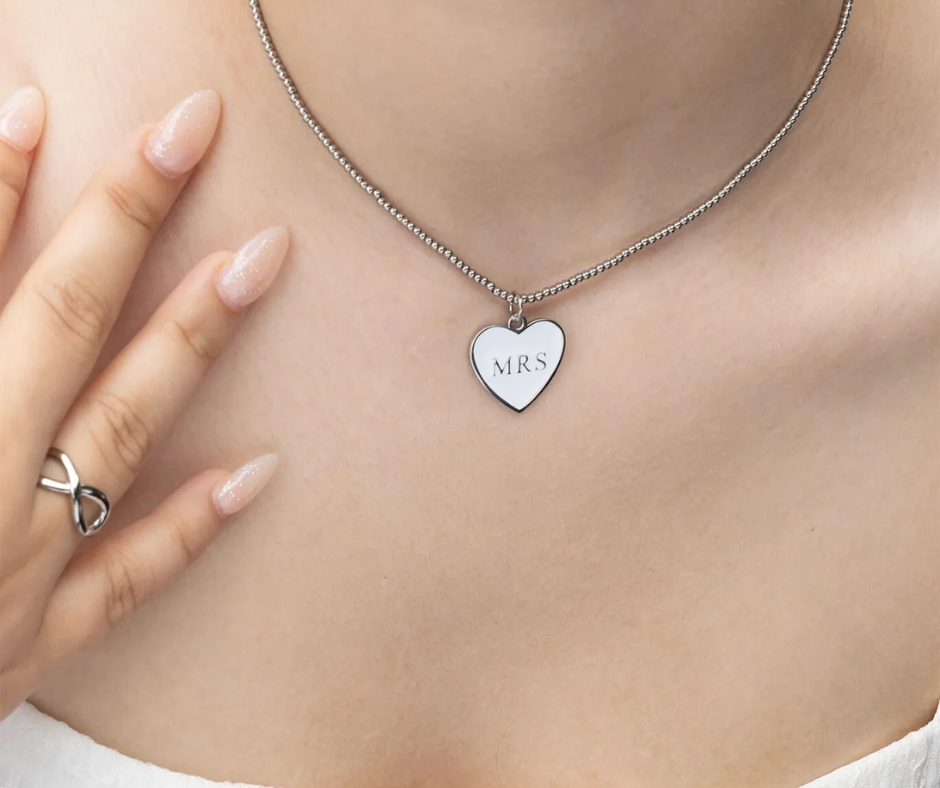 LUX White Heart Mrs Charm