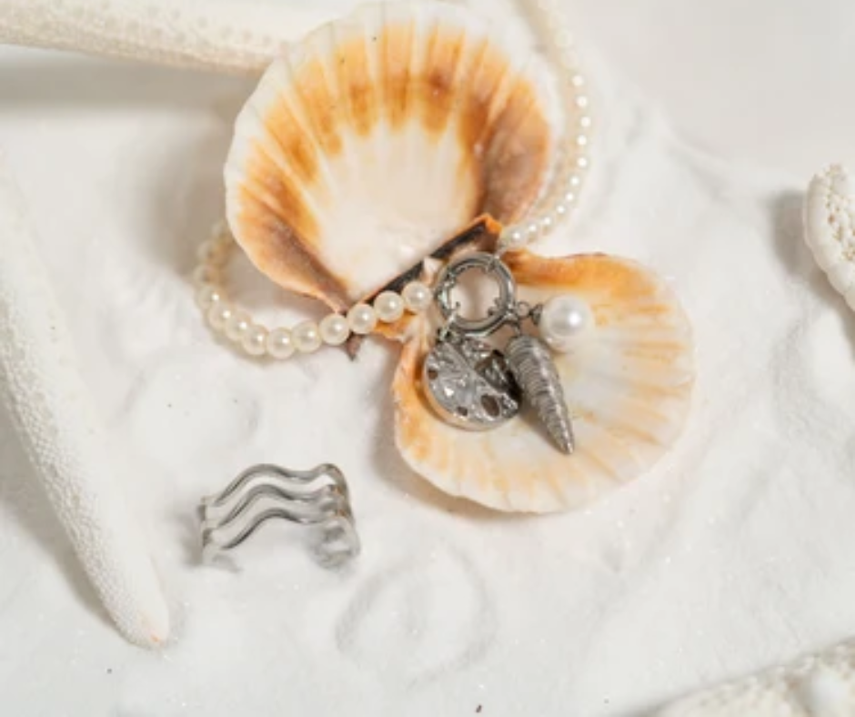 LUX Triple Wave Geometric Ring
